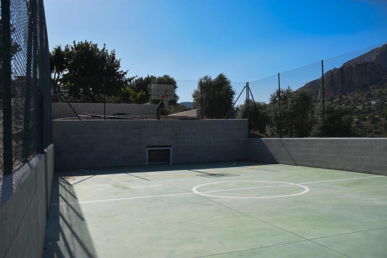 Lagar Del Chorro Junto Caminito Del Rey Piscina Y Baloncesto Apartment Exterior photo