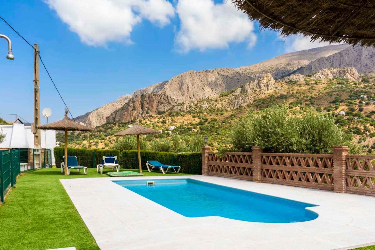 Lagar Del Chorro Junto Caminito Del Rey Piscina Y Baloncesto Apartment Exterior photo