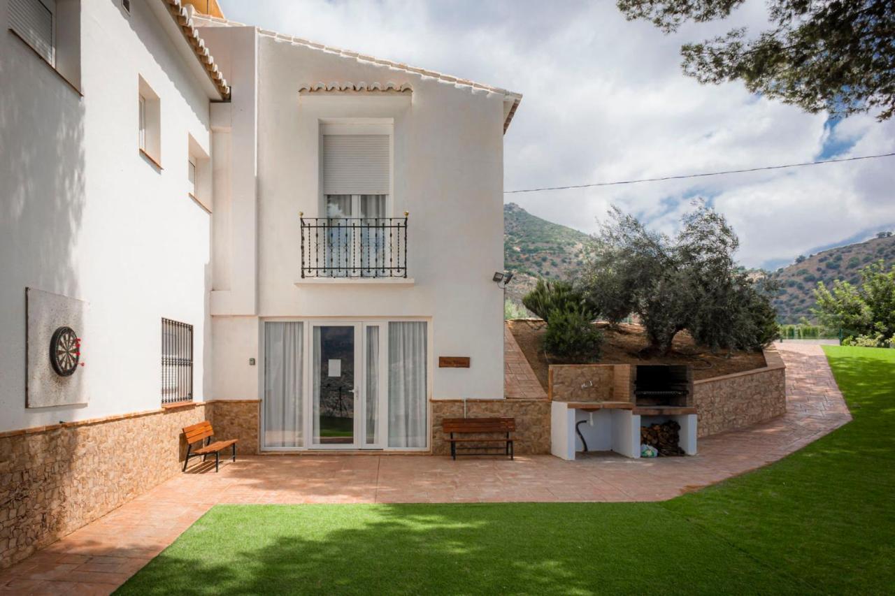 Lagar Del Chorro Junto Caminito Del Rey Piscina Y Baloncesto Apartment Exterior photo