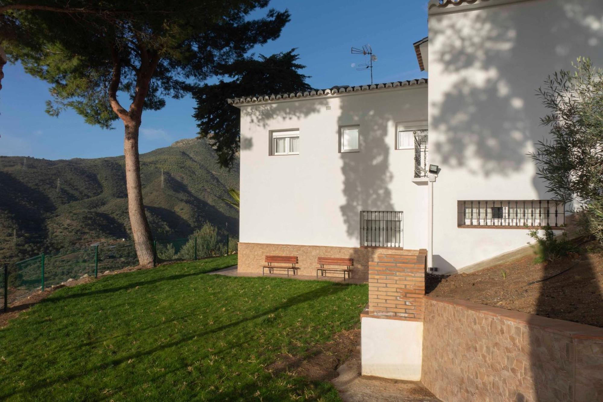 Lagar Del Chorro Junto Caminito Del Rey Piscina Y Baloncesto Apartment Exterior photo